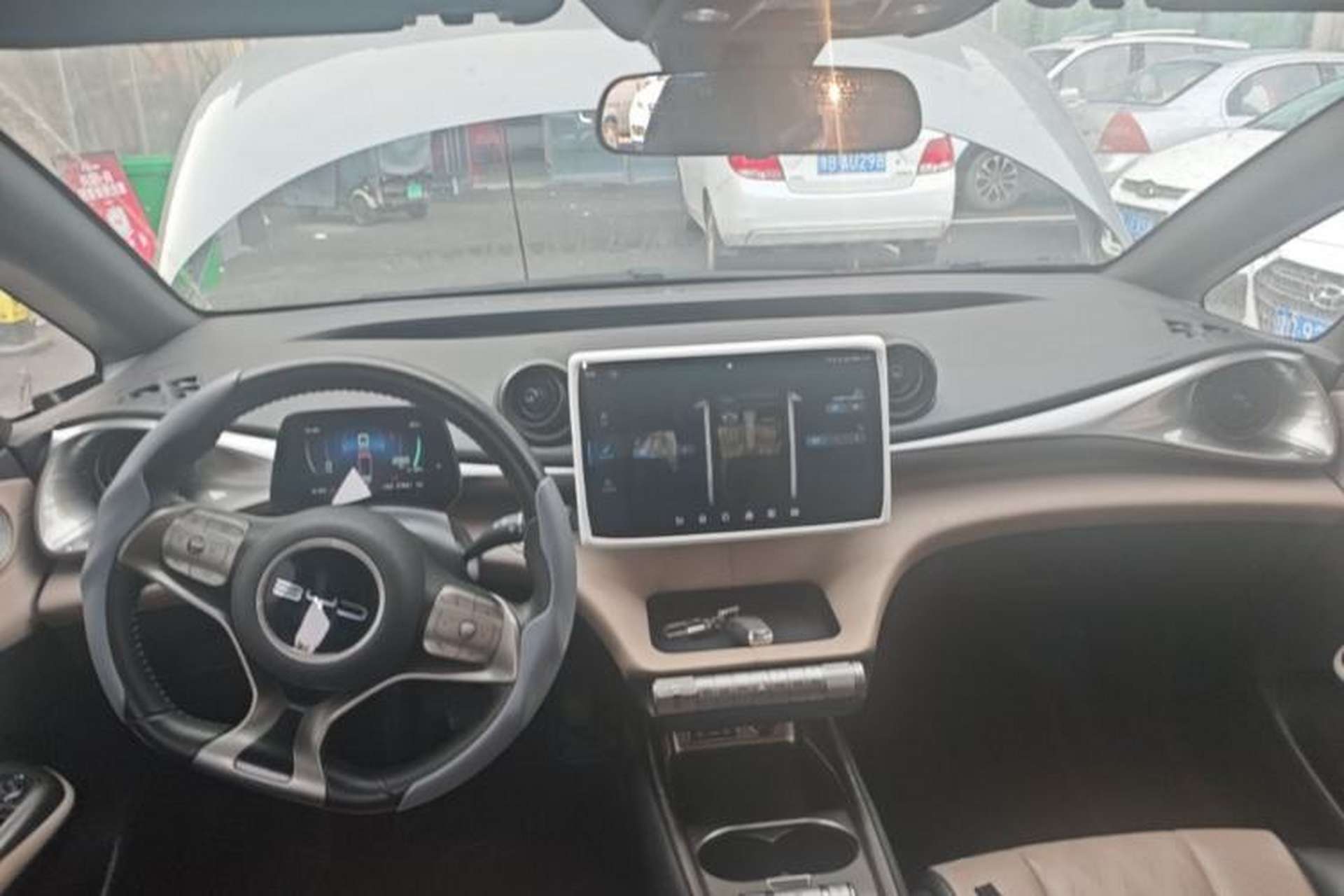 Used BYD Dolphin 2023 420 km Fashion Edition Center Console