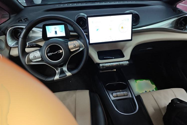 Used BYD Dolphin 2023 420 km Fashion Edition Center Console