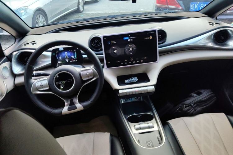 Used BYD Dolphin 2023 420 km Fashion Edition Center Console