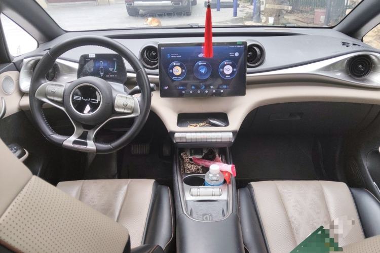 Used BYD Dolphin 2023 420 km Fashion Edition Center Console
