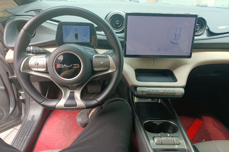Used BYD Dolphin 2023 420 km Fashion Edition Center Console
