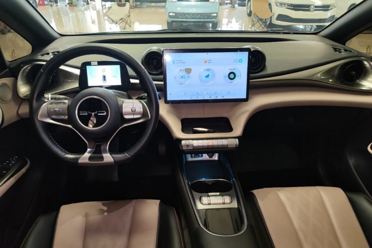 Used BYD Dolphin 2023 420 km Fashion Edition Center Console