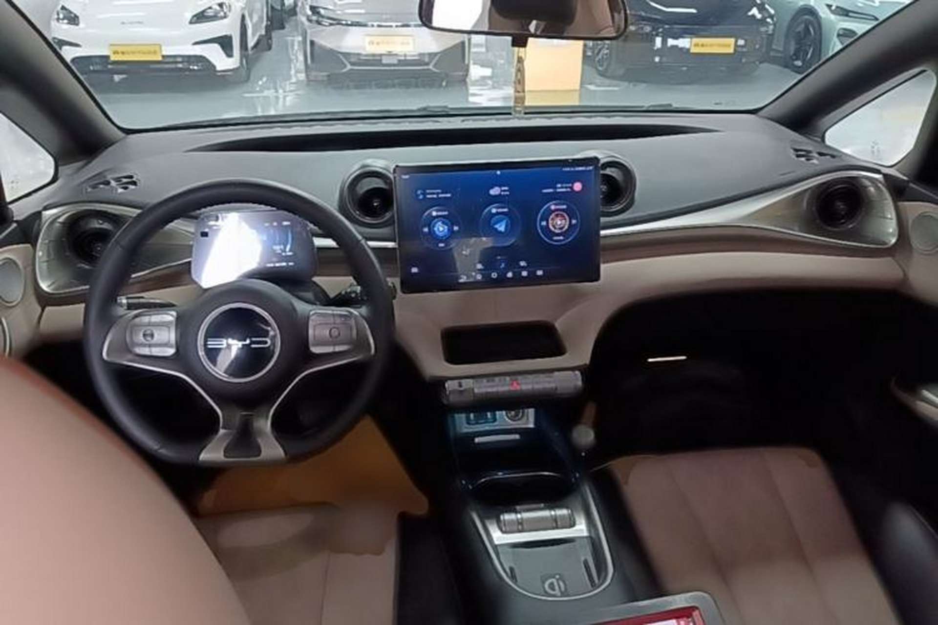 Used BYD Dolphin 2023 420 km Fashion Edition Center Console