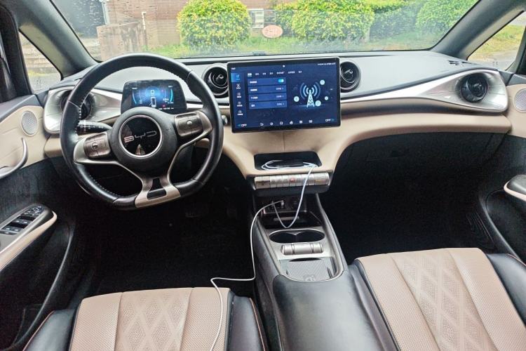 Used BYD Dolphin 2023 420 km Fashion Edition Center Console