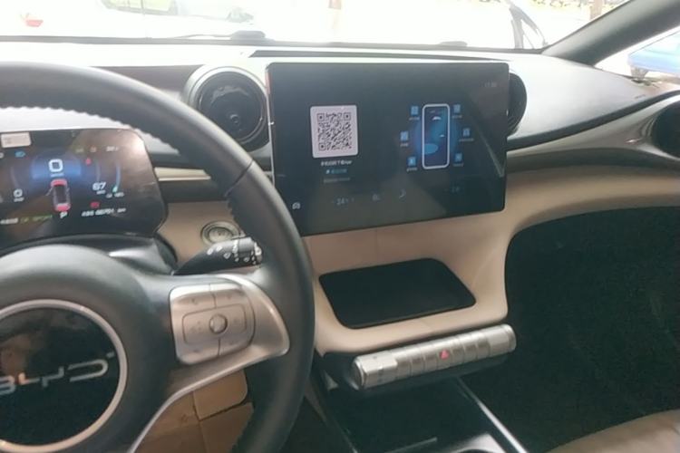 Used BYD Dolphin 2023 420 km Fashion Edition Center Console