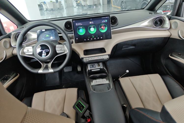 Used BYD Dolphin 2023 420 km Fashion Edition Center Console