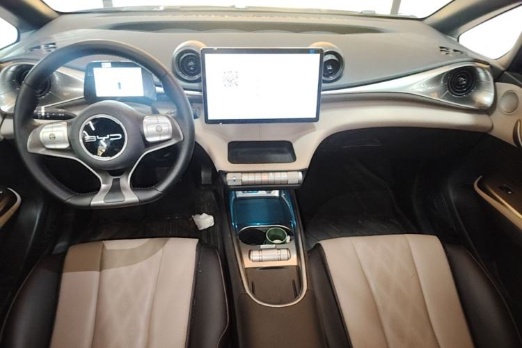 Used BYD Dolphin 2023 420 km Fashion Edition Center Console