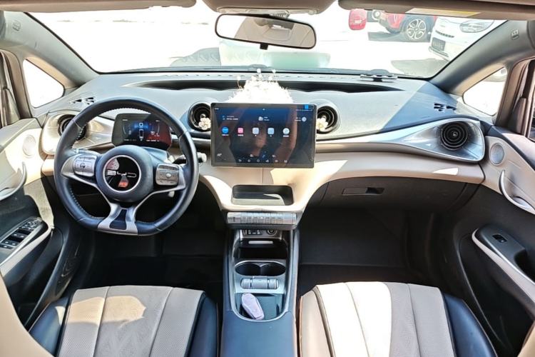 Used BYD Dolphin 2023 420 km Fashion Edition Center Console