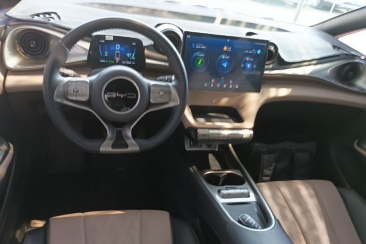 Used BYD Dolphin 2023 420 km Fashion Edition Center Console