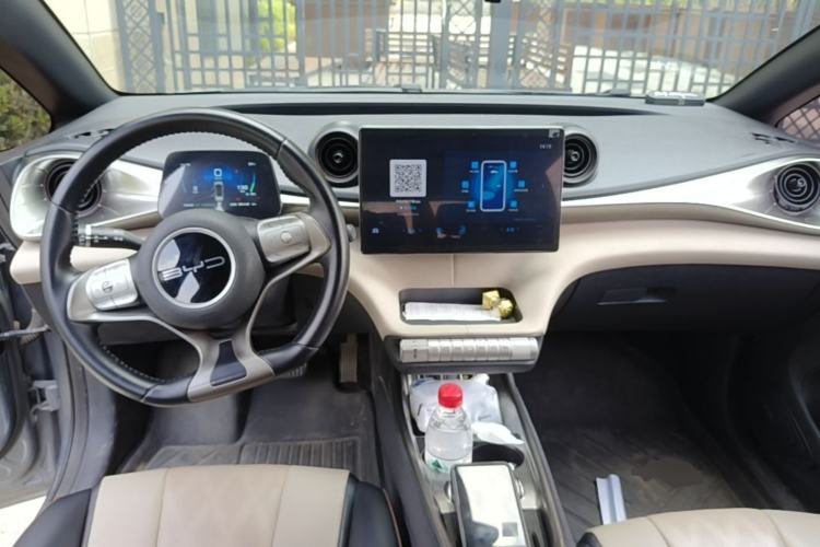 Used BYD Dolphin 2023 420 km Fashion Edition Center Console