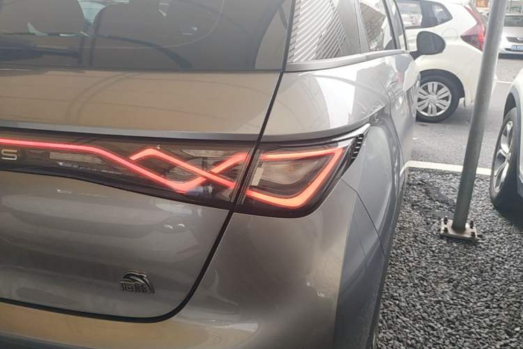 Used BYD Dolphin 2023 420 km Fashion Edition Exterior 3