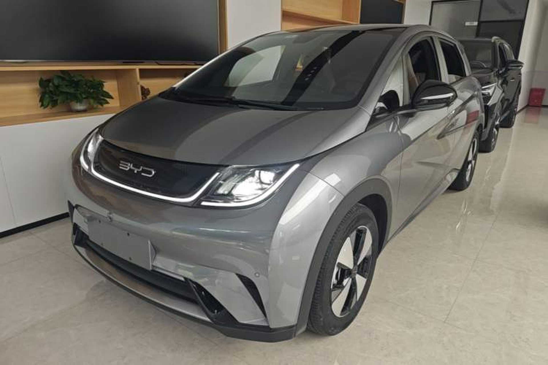 Used BYD Dolphin 2023 420 km Fashion Edition Front Left 45 Deg