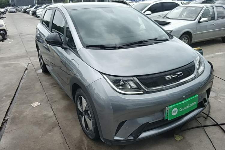 Used BYD Dolphin 2023 420 km Fashion Edition Front Right 45 Deg