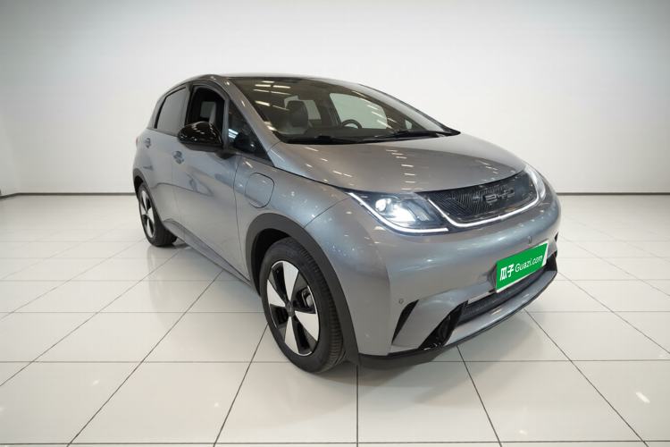 Used BYD Dolphin 2023 420 km Fashion Edition Front Right 45 Deg