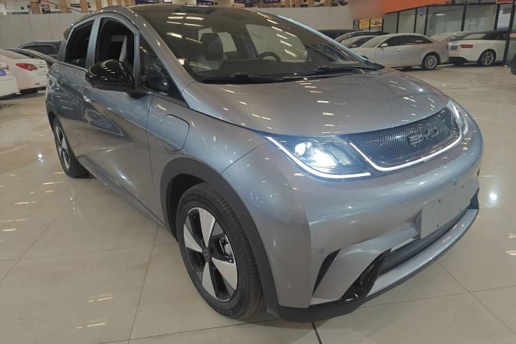 Used BYD Dolphin 2023 420 km Fashion Edition Front Right 45 Deg