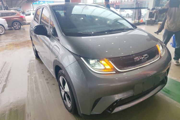 Used BYD Dolphin 2023 420 km Fashion Edition Front Right 45 Deg