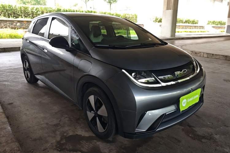 Used BYD Dolphin 2023 420 km Fashion Edition Front Right 45 Deg