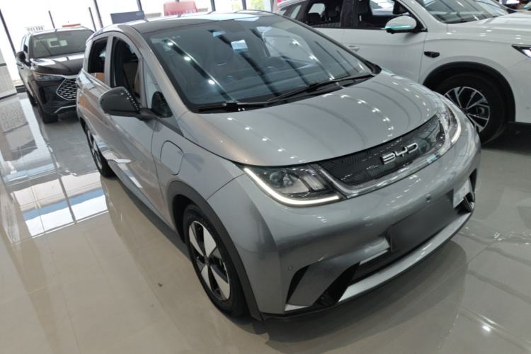 Used BYD Dolphin 2023 420 km Fashion Edition Front Right 45 Deg