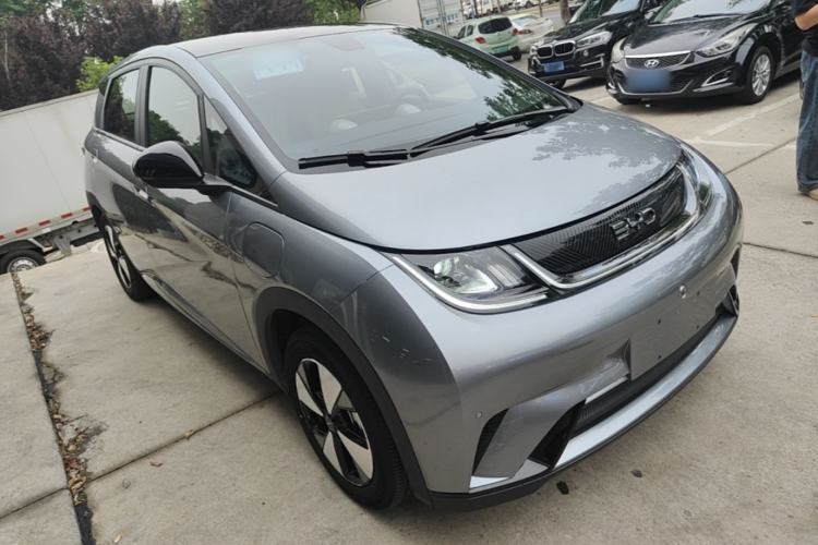 Used BYD Dolphin 2023 420 km Fashion Edition Front Right 45 Deg
