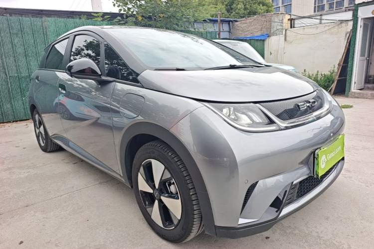 Used BYD Dolphin 2023 420 km Fashion Edition Front Right 45 Deg