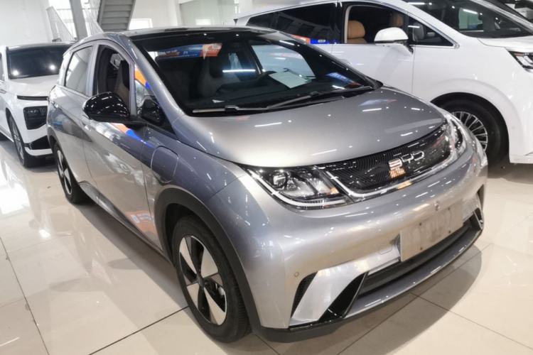 Used BYD Dolphin 2023 420 km Fashion Edition Front Right 45 Deg