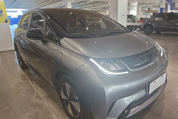 Used BYD Dolphin 2023 420 km Fashion Edition Front Right 45 Deg