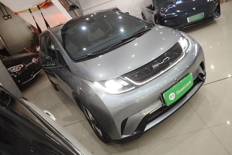 Used BYD Dolphin 2023 420 km Fashion Edition Front Right 45 Deg