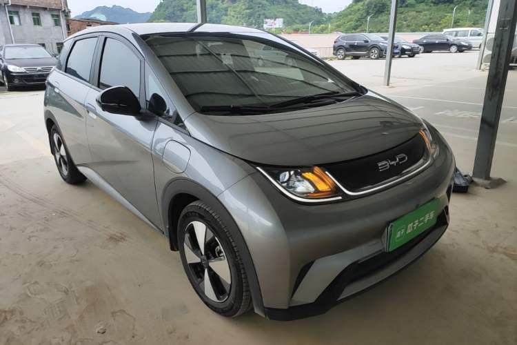 Used BYD Dolphin 2023 420 km Fashion Edition Front Right 45 Deg