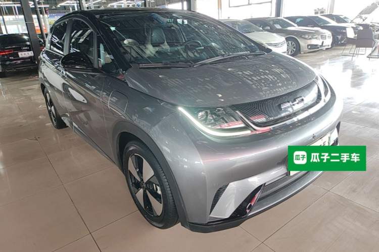 Used BYD Dolphin 2023 420 km Fashion Edition Front Right 45 Deg