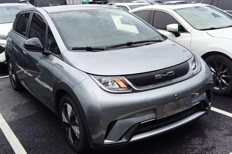 Used BYD Dolphin 2023 420 km Fashion Edition Front Right 45 Deg