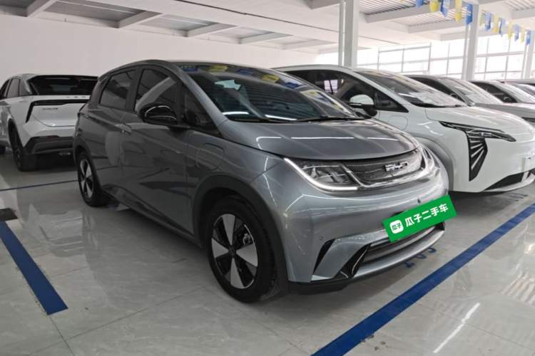 Used BYD Dolphin 2023 420 km Fashion Edition Front Right 45 Deg