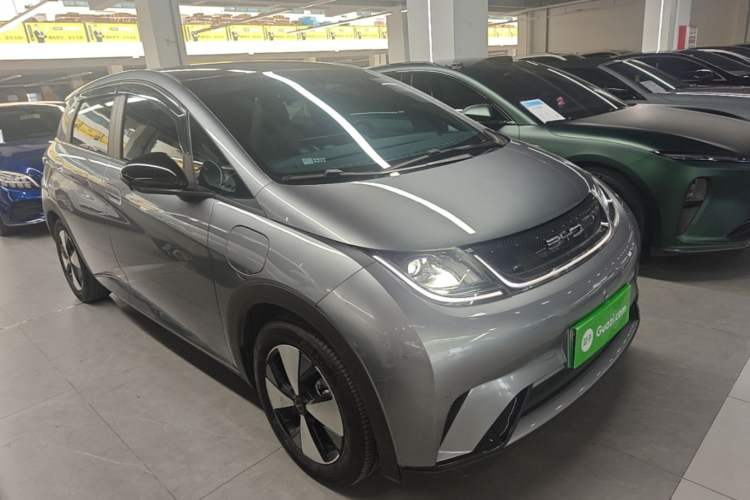 Used BYD Dolphin 2023 420 km Fashion Edition Front Right 45 Deg