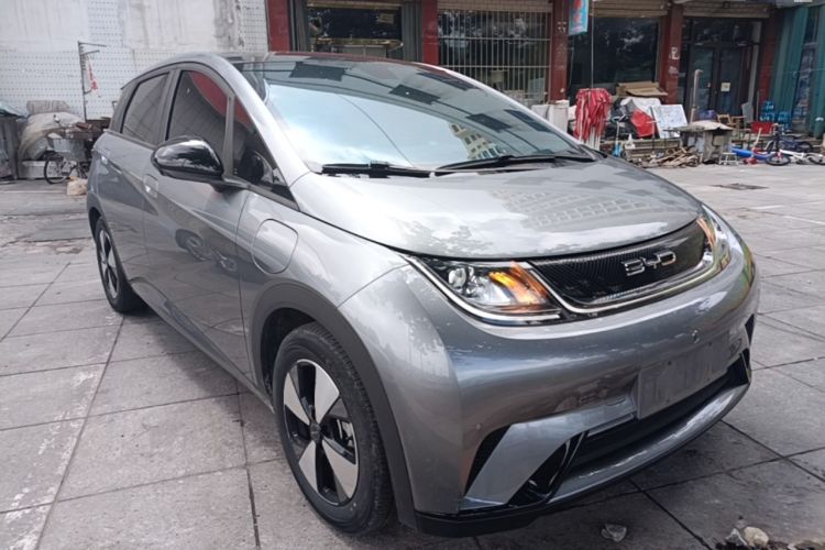 Used BYD Dolphin 2023 420 km Fashion Edition Front Right 45 Deg