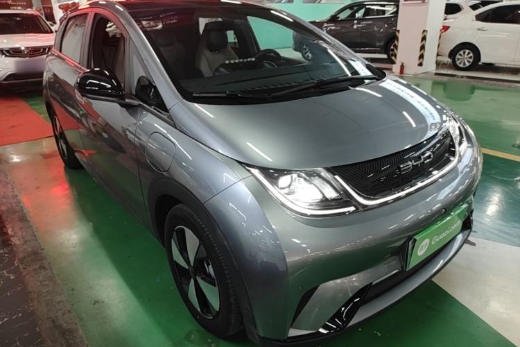 Used BYD Dolphin 2023 420 km Fashion Edition Front Right 45 Deg