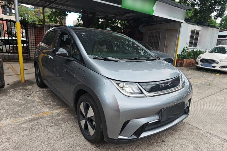 Used BYD Dolphin 2023 420 km Fashion Edition Front Right 45 Deg