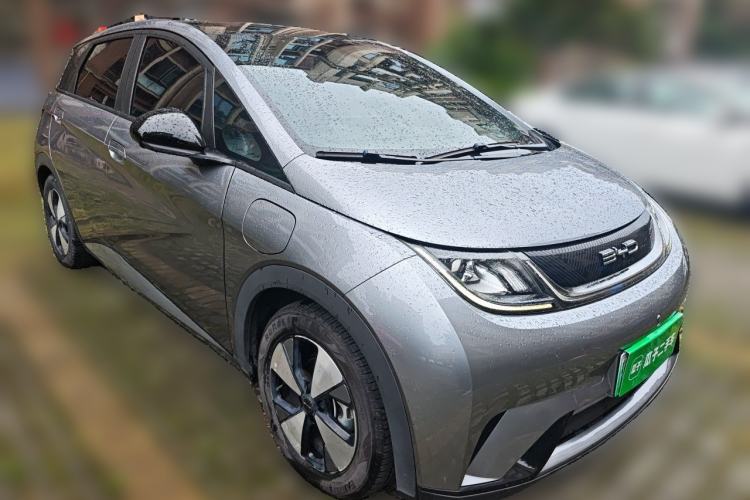 Used BYD Dolphin 2023 420 km Fashion Edition Front Right 45 Deg