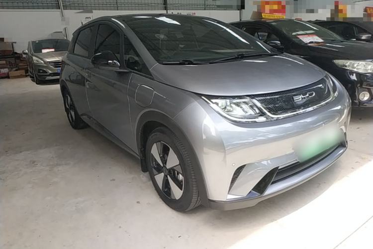 Used BYD Dolphin 2023 420 km Fashion Edition Front Right 45 Deg