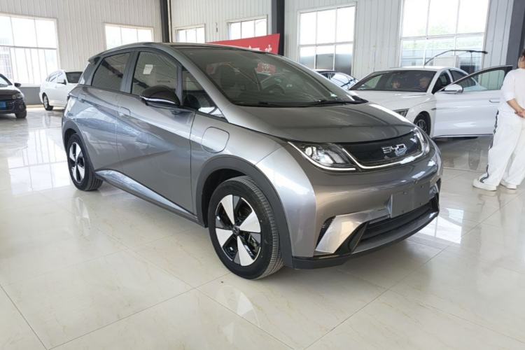 Used BYD Dolphin 2023 420 km Fashion Edition Front Right 45 Deg