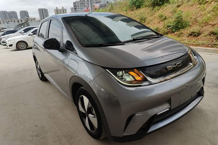 Used BYD Dolphin 2023 420 km Free Version Front Right 45 Deg