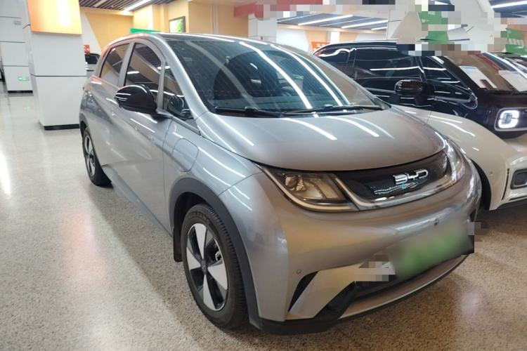 Used BYD Dolphin 2023 420 km Fashion Edition Front Right 45 Deg