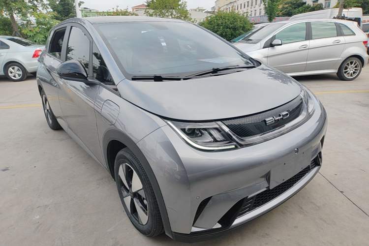 Used BYD Dolphin 2023 420 km Fashion Edition Front Right 45 Deg