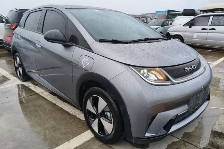 Used BYD Dolphin 2023 420 km Fashion Edition Front Right 45 Deg