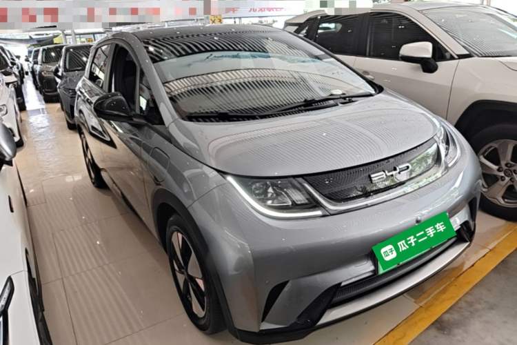 Used BYD Dolphin 2023 420 km Fashion Edition Front Right 45 Deg