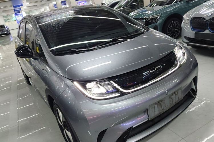 Used BYD Dolphin 2023 420 km Fashion Edition Front Right 45 Deg