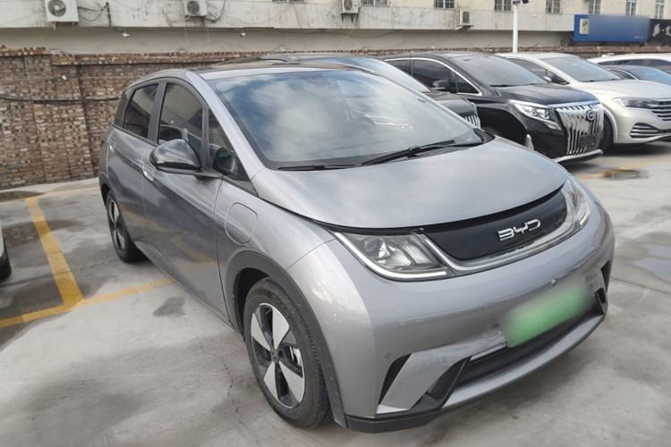 Used BYD Dolphin 2023 420 km Fashion Edition Front Right 45 Deg