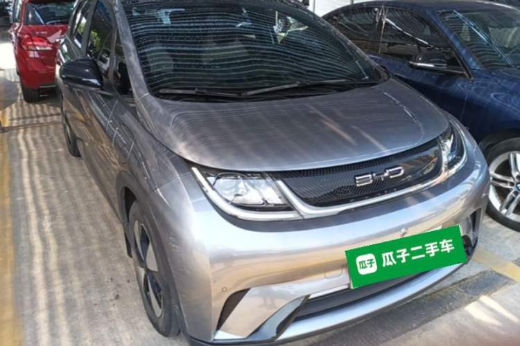 Used BYD Dolphin 2023 420 km Fashion Edition Front Right 45 Deg