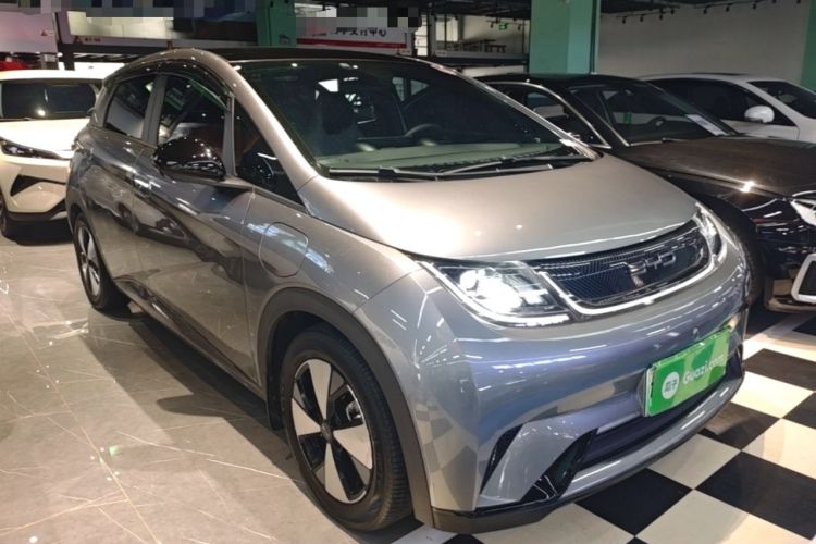 Used BYD Dolphin 2023 420 km Fashion Edition Front Right 45 Deg