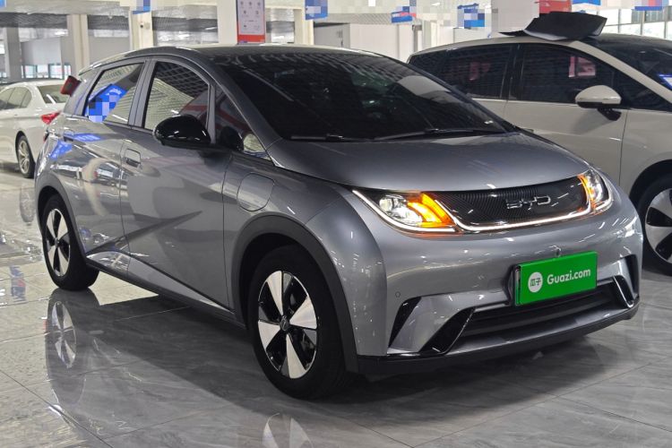 Used BYD Dolphin 2023 420 km Fashion Edition Front Right 45 Deg