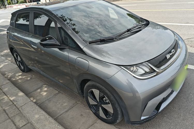 Used BYD Dolphin 2023 420 km Fashion Edition Front Right 45 Deg