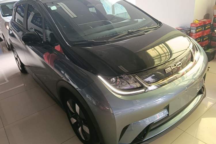 Used BYD Dolphin 2023 401km Knight Edition Front Right 45 Deg
